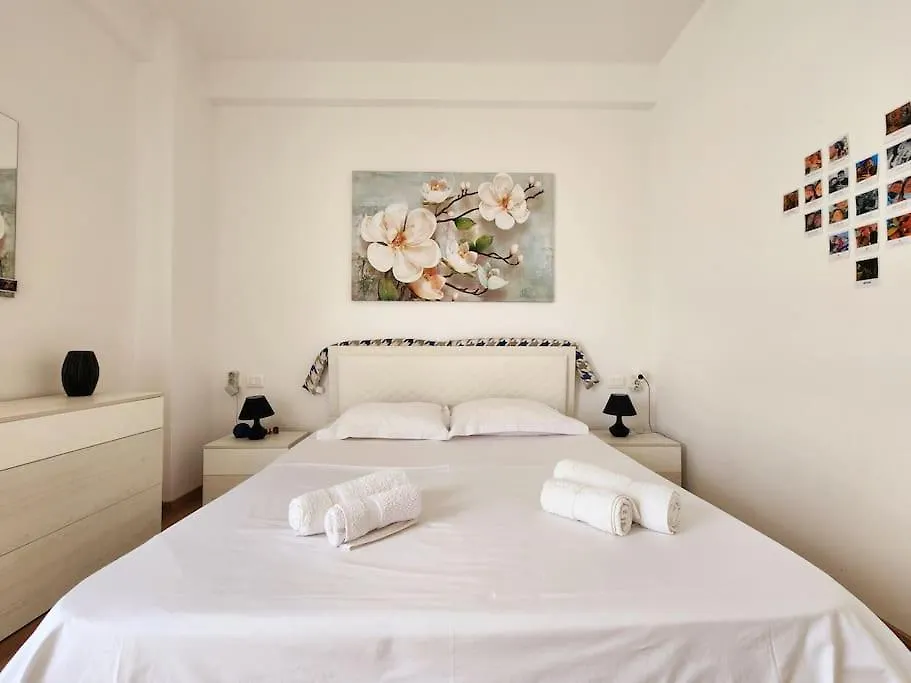 Central Deluxe Inn For Three 24H Check In Tirana