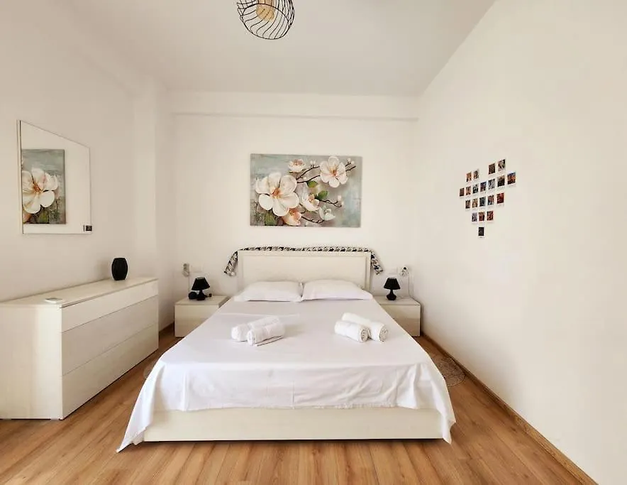 Apartamento Central Deluxe Inn For Three 24H Check In Tirana